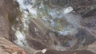 Fumaroles ve Telica volkan içinde erimiş lav