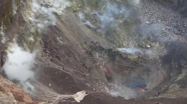 Fumaroles ve Telica volkan içinde erimiş lav