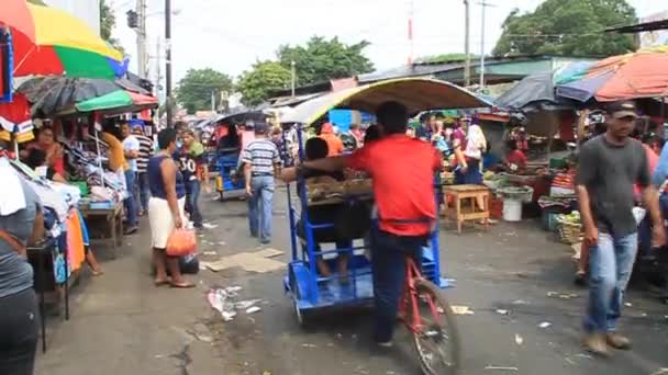 Multidões no mercado la Terminal — Vídeo de Stock