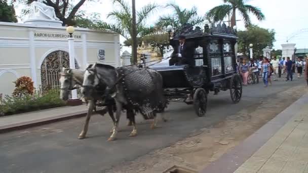 Kondukt pogrzebowy na cmentarzu w Granada — Wideo stockowe