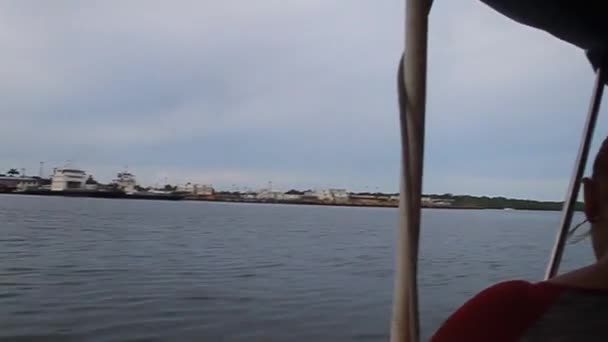 Gente en un ferry — Vídeo de stock