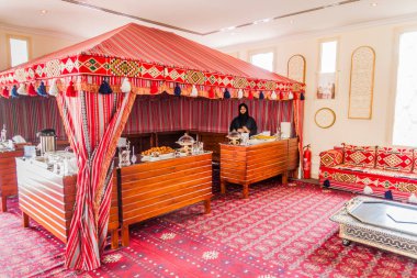 Dubai, Birleşik Arap Emirlikleri - 12 Mart 2017: Jumeirah Camii Dubai, Birleşik Arap Emirlikleri gıda çadırda