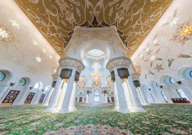 Abu Dabi 'deki Şeyh Zayed Büyük Camii, Birleşik Arap Emirlikleri.