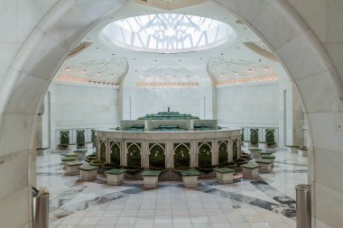 Abdest alan Şeyh Zayed Ulu Camii Abu Dabi, Birleşik Arap Emirlikleri