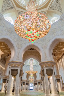 Abu Dabi 'deki Şeyh Zayed Büyük Camii, Birleşik Arap Emirlikleri.