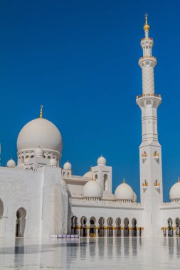 Abu Dhabi, Birleşik Arap Emirlikleri başkenti Şeyh Zayed Ulu Camii avlusu