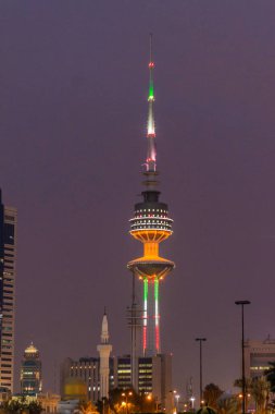 Kuwait City, Kuveyt - 18 Mart 2017: Gece Kuveyt kurtuluş kuleye bakış