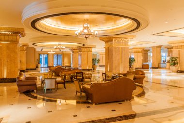 Abu Dhabi, Birleşik Arap Emirlikleri - 9 Şubat 2017: İç Emirates Palace hotel Abu Dhabi, Birleşik Arap Emirlikleri başkenti.