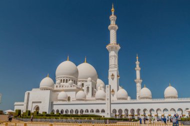 Abu Dhabi, Birleşik Arap Emirlikleri - 9 Şubat 2017: Büyük Sheik Zayed Camisi Abu Dhabi, görünümü