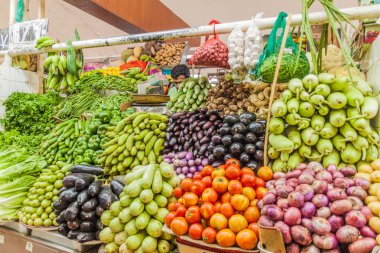 Al Ain, Birleşik Arap Emirlikleri - 8 Mart 2017:, Souq Al Ain, sebze durak,