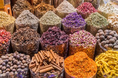 Baharat Souq Deira Dubai, Suudi Arabistan, mahallede, çeşitli baharatlar