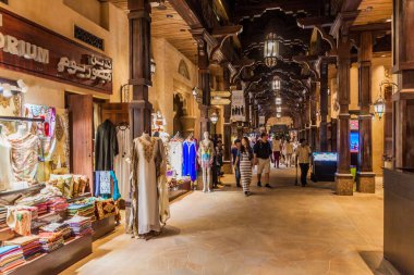 Dubai, Birleşik Arap Emirlikleri - 11 Şubat 2017: Madinat Jumeirah iç souq Dubai, Suudi Arabistan