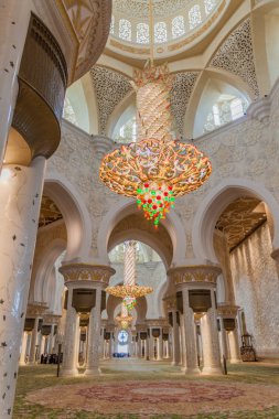 Abu Dabi 'deki Şeyh Zayed Büyük Camii, Birleşik Arap Emirlikleri.