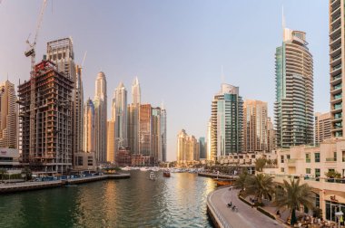 Dubai, Birleşik Arap Emirlikleri - 12 Mart 2017: Dubai Marina, yüksek doğmak binalar,