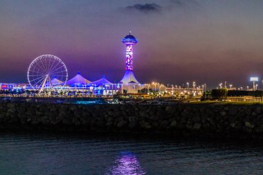 Abu Dhabi, Birleşik Arap Emirlikleri - 7 Mart 2017: Binalarda Marina Breakwater Abu Dabi, Birleşik Arap Emirlikleri, görünümünü.
