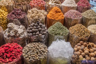 Baharat Souq Deira Dubai, Suudi Arabistan, mahallede, çeşitli baharatlar