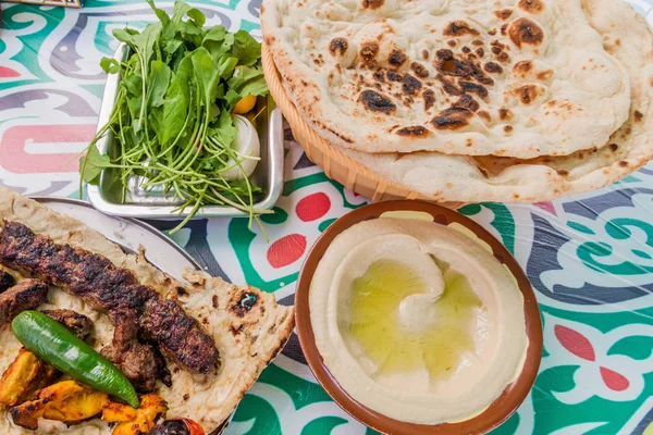 Lokal Mat Kabab Bröd Och Hummus Vid Central Souq Kuwait — Stockfoto