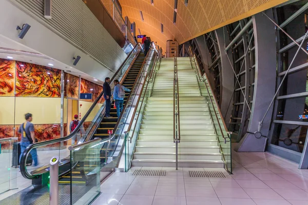 Dubai Uae March 2017 Escalators Metro Station Dubai Uae — Stock Photo, Image