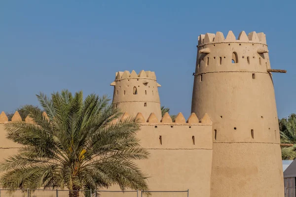 Torres Del Fuerte Jahili Ain Emiratos Árabes Unidos —  Fotos de Stock