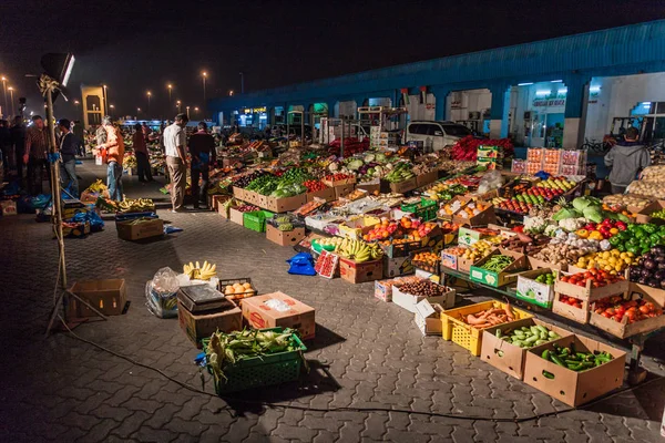 Abu Dhabi Emiráty Března 2017 Noční Pohled Ovoce Zeleniny Stánků — Stock fotografie
