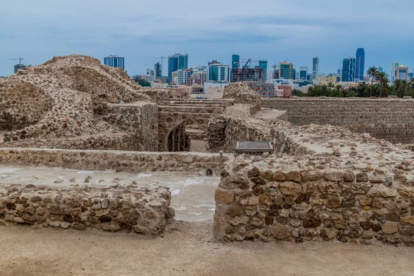 Ruinas Del Fuerte Bahréin Qal Bahrain Manama Skyline Bahréin —  Fotos de Stock