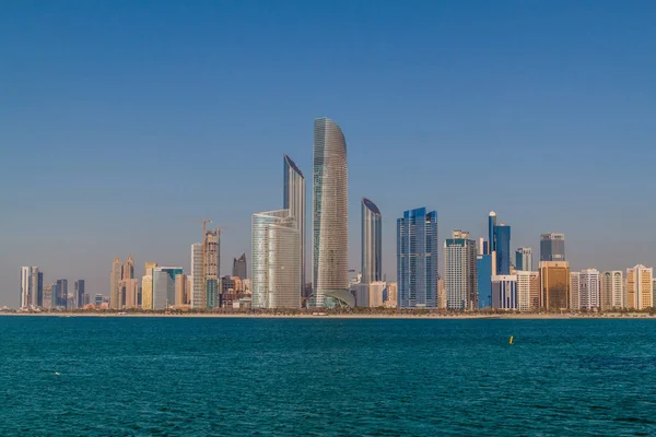 Skyline Abu Dhabi Emiratos Árabes Unidos — Foto de Stock