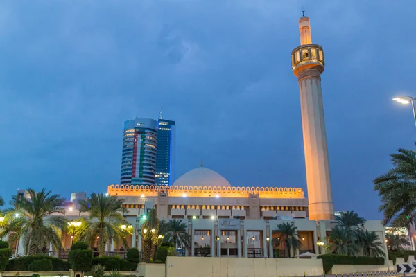 Kuveyt Ulu Camii gece görünümü.