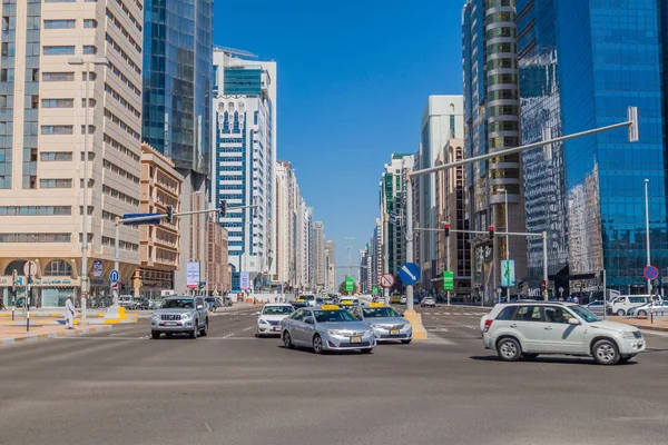 Abu Dhabi Eau Marzo 2017 Tráfico Calle Hamdan Bin Mohammed — Foto de Stock