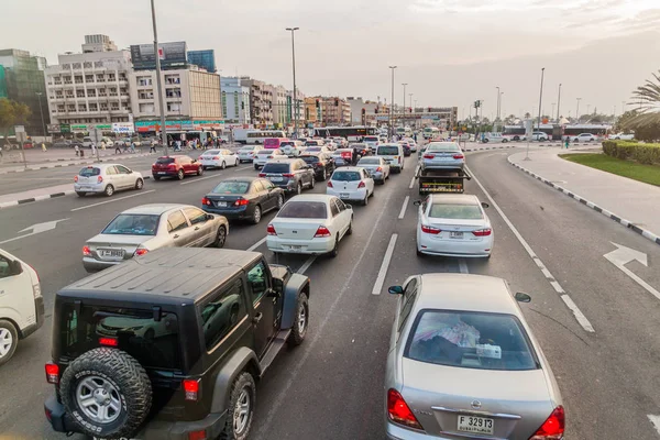 Dubai Emirati Arabi Uniti Marzo 2017 Traffico Sulla Strada Che — Foto Stock