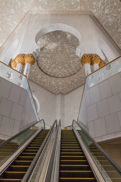 Escalators Sheikh Zayed Grand Mosque Abu Dhabi Uae — Stock Photo, Image