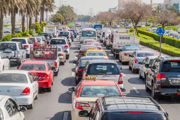 Dubai Emirati Arabi Uniti Marzo 2017 Traffico Sulla Strada Che — Foto Stock