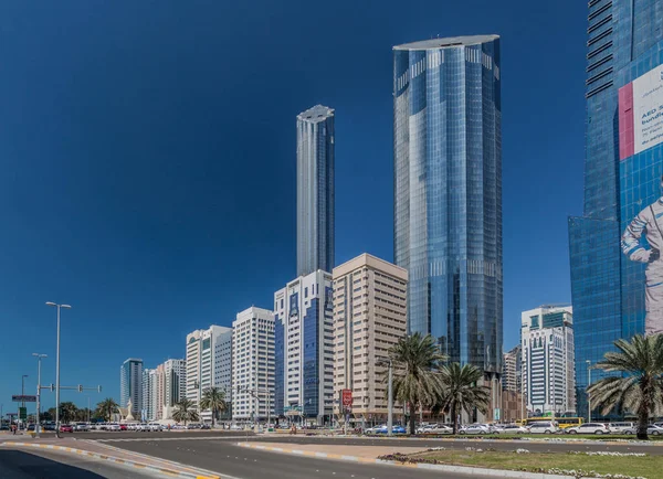 Abu Dhabi Оаэ Марта 2017 Года Здания Вдоль Улицы Шейха — стоковое фото