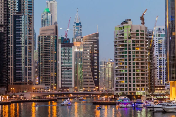 Ψηλά Κτίρια Στη Μαρίνα Του Ντουμπάι Ηνωμένα Αραβικά Εμιράτα — Φωτογραφία Αρχείου