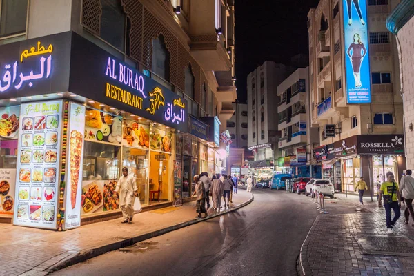 Dubai Emiratos Árabes Unidos Marzo 2017 Vista Nocturna Una Calle — Foto de Stock