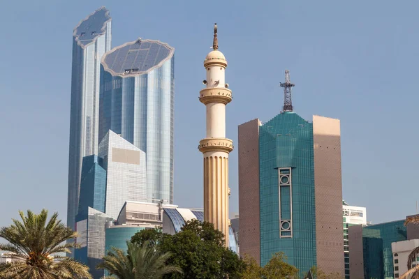 Skyline Minarete Rascacielos Abu Dhabi Emiratos Árabes Unidos — Foto de Stock