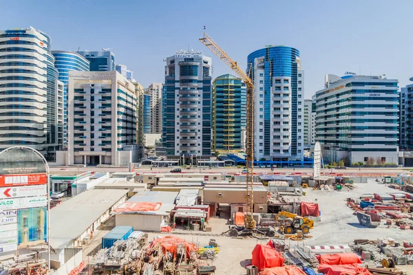 Dubai, Birleşik Arap Emirlikleri, 10 Şubat 2017: Yüksek binaların ve bir şantiye içinde Dubai, İngiltere.