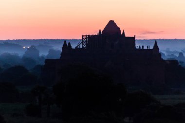 Bagan, Myanmar Pyathada selami Tapınağı siluet