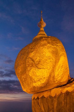Altın Rock (Kyaiktiyo Pagoda) sırasında günbatımı, Myanmar