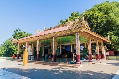 Bagan, Myanmar - 6 Aralık 2016: Bupaya Tapınağı Bagan, Myanmar