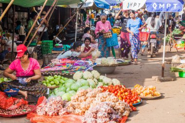 Bago, Myanmar - 10 Aralık 2016: Bir pazar Bago şehrin görünümünü.