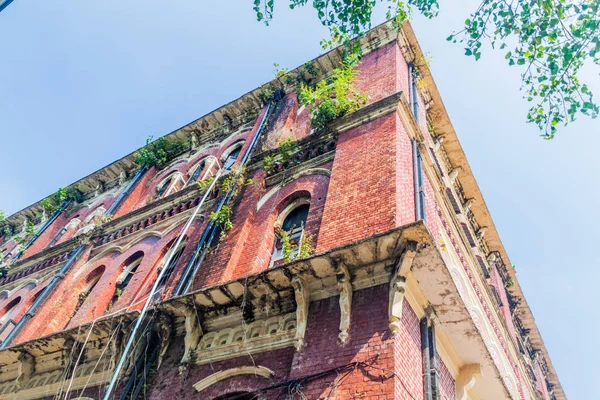 Old Dilapidated Colonial Building Yangon Myanmar — Stock Photo, Image