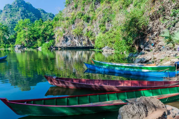 Pohled Jezero Saddan Jeskyně Poblíž Hpa Myanmar — Stock fotografie