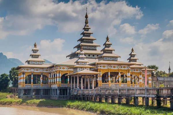 Kyaut Lat Kyaut Kalat Kyauk Kalap Boeddhistische Tempel Buurt Van — Stockfoto