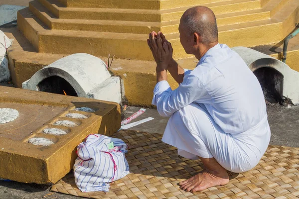 Hpa Myanmar December 2016 Boeddhistische Man Klaagmuur Zwegabin Buurt Van — Stockfoto