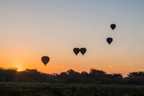 Silhouetten Von Heißluftballons Bagan Myanmar — Stockfoto