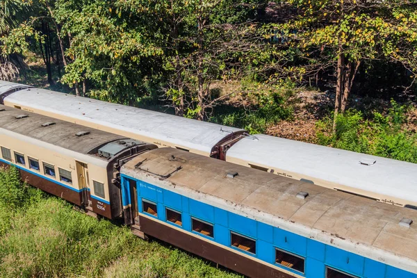 Trenler Yangon Merkez Tren Garı Myanmar Yakınında — Stok fotoğraf