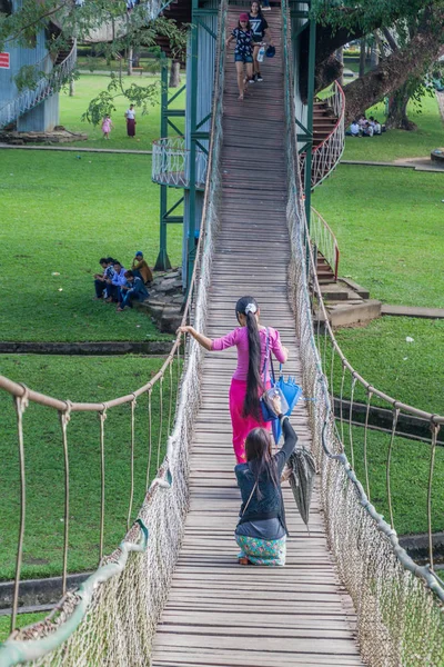 Yangon Myanmar Dezember 2016 Baumturm Und Hängebrücken Volkspark Yangon Myanmar — Stockfoto