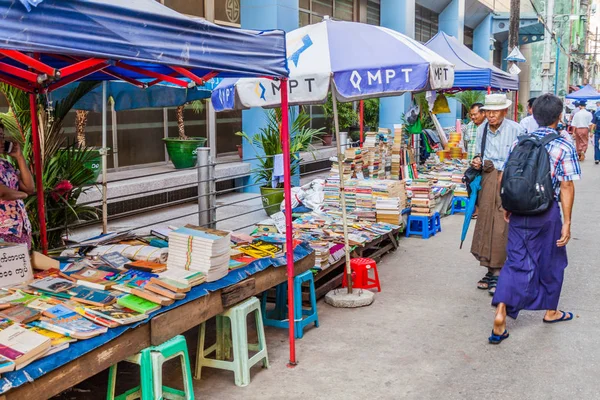 Yangon Myanmar Dicembre 2016 Bancarella Libri Strada Yangon — Foto Stock