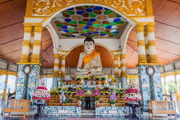 Estátua Buda Templo Kyaut Lat Kyaut Kalat Kyauk Kalap Perto — Fotografia de Stock