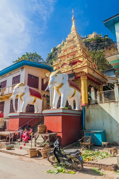 Popa Myanmar Dicembre 2016 Ingresso Monastero Taung Kalat Sul Popa — Foto Stock